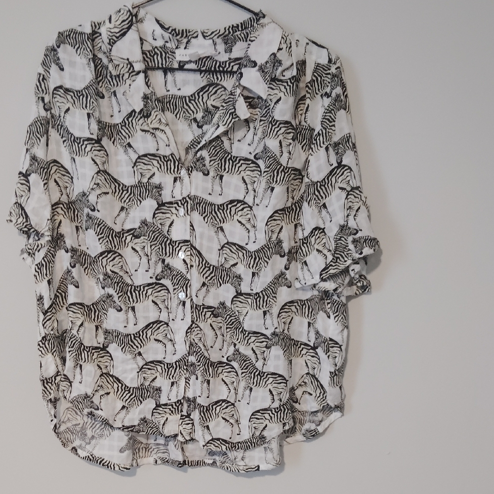 Chic Zebra Pattern Blouse - Picture 4 of 5